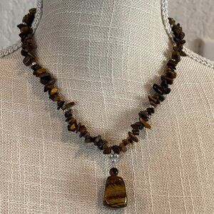Vintage Tigers Eye Pendant and Chip Bead Necklace